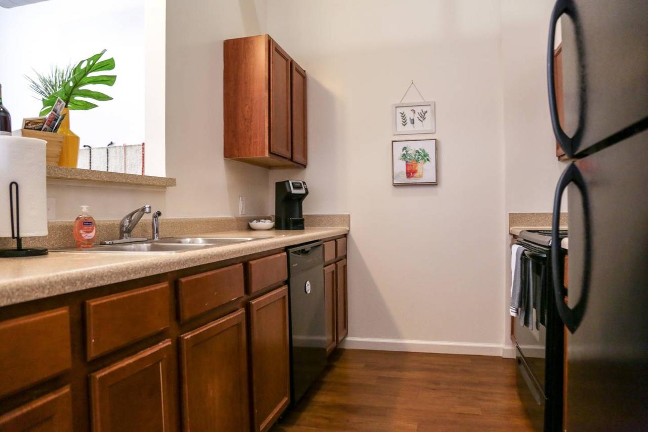 COLORFUL 2BR IN HISTORIC BLDG NORTH SIDE MILE SQ - thumb 24
