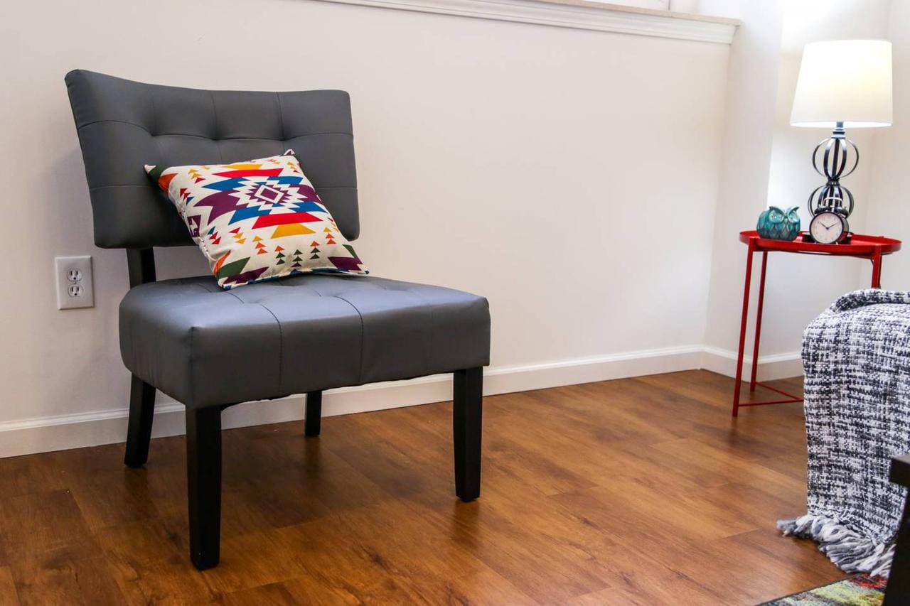 COLORFUL 2BR IN HISTORIC BLDG NORTH SIDE MILE SQ - thumb 1