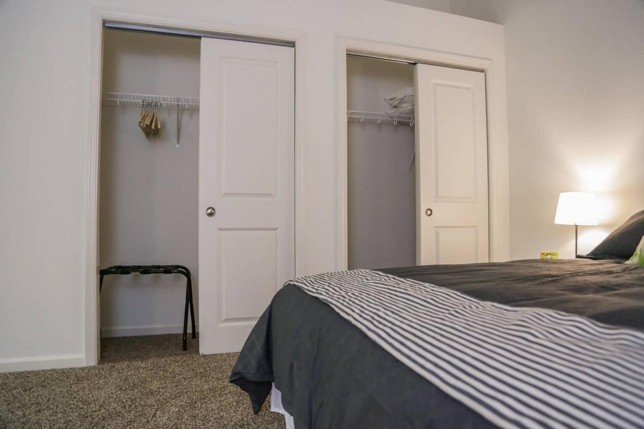COLORFUL 2BR IN HISTORIC BLDG NORTH SIDE MILE SQ - thumb 6