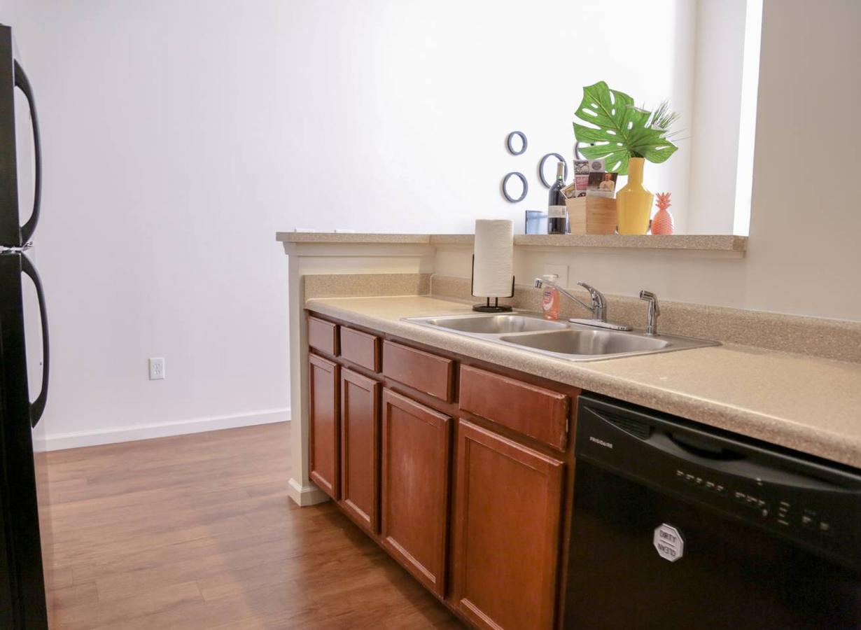 COLORFUL 2BR IN HISTORIC BLDG NORTH SIDE MILE SQ - thumb 42