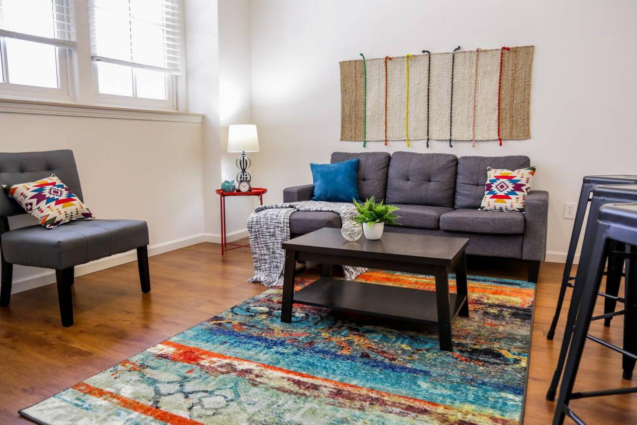 COLORFUL 2BR IN HISTORIC BLDG NORTH SIDE MILE SQ - thumb 17