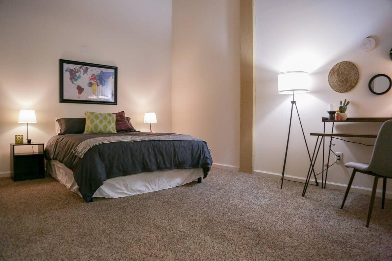 COLORFUL 2BR IN HISTORIC BLDG NORTH SIDE MILE SQ - thumb 7