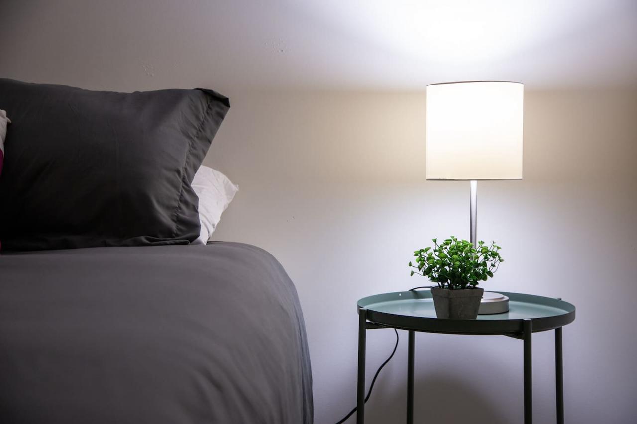 VIBRANT TOP FLOOR 1BR APT W/ DOWNTOWN VIEWS - thumb 15