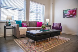 VIBRANT TOP FLOOR 1BR APT W/ DOWNTOWN VIEWS