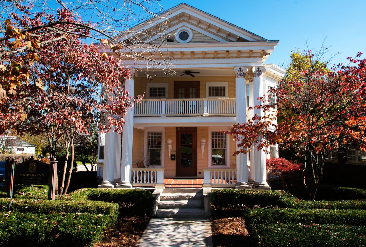 Showers Inn - thumb 1