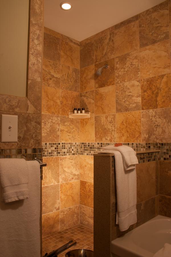 Showers Inn - thumb 36