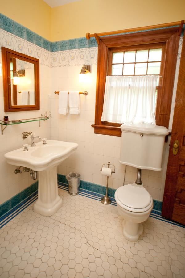 Showers Inn - thumb 31