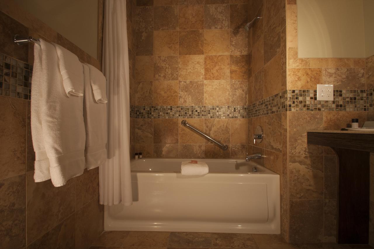 Showers Inn - thumb 41