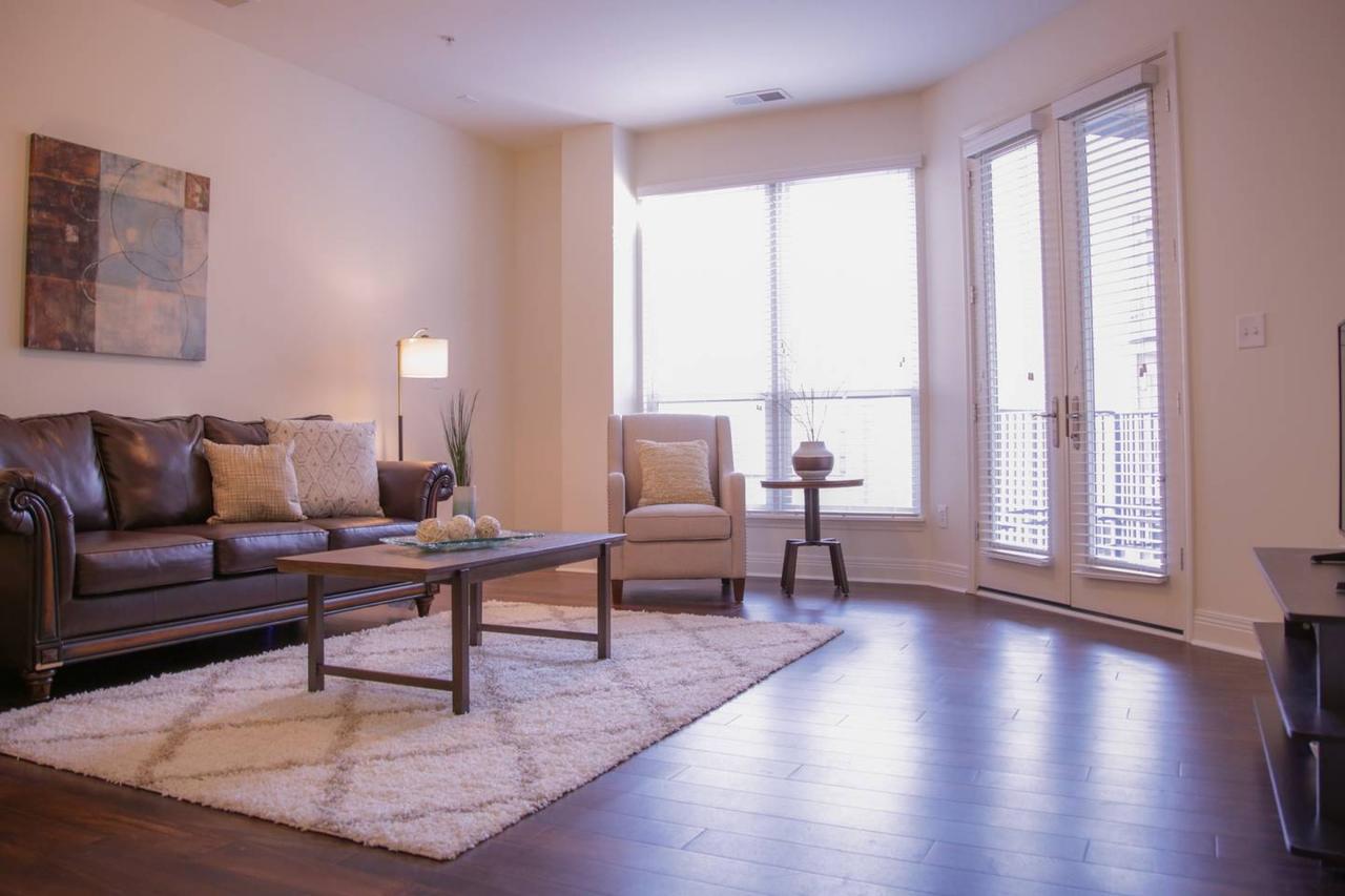 SOPHISTICATED 1BR APT NEAR DOWNTOWN & MASS AVE - thumb 0