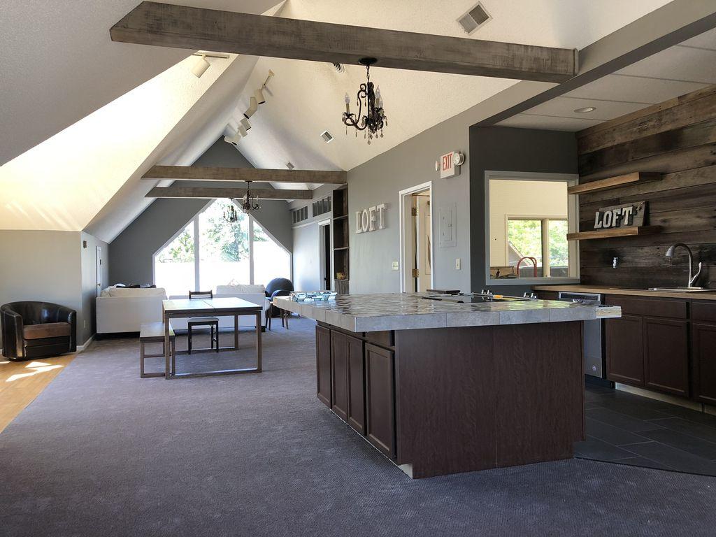 The Loft At Camelot - thumb 20