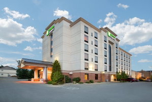 Holiday Inn Express Hotel & Suites Bloomington