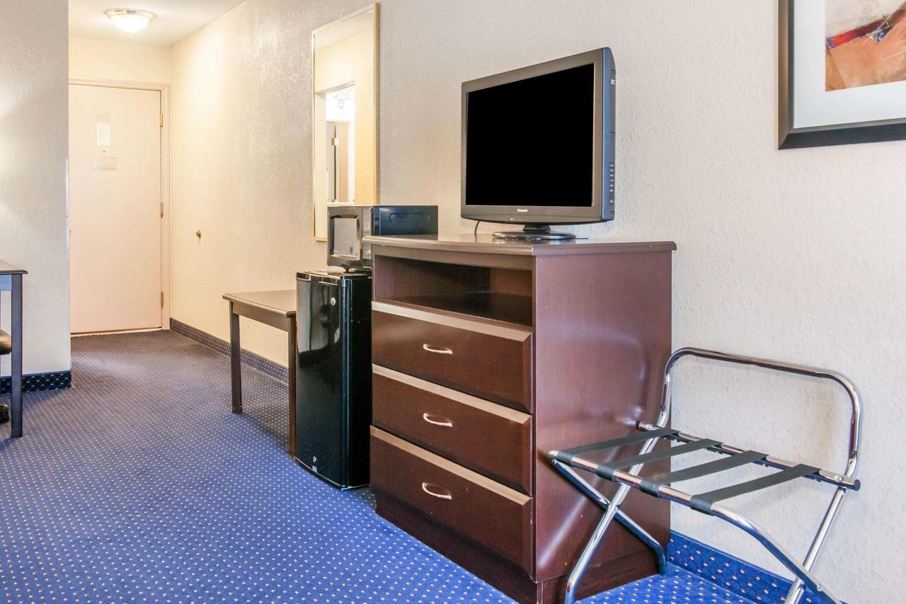 Quality Inn Seymour I-65 - thumb 3