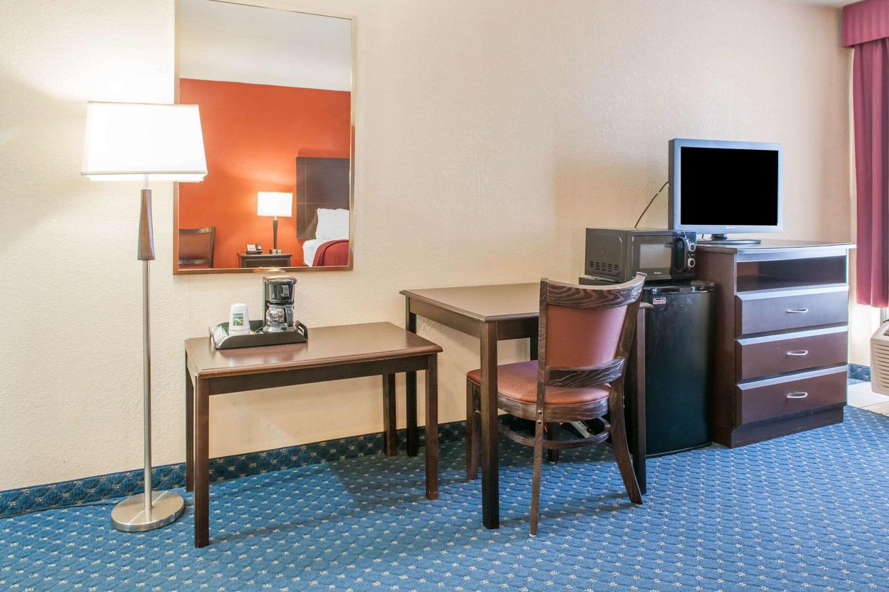 Quality Inn Seymour I-65 - thumb 1