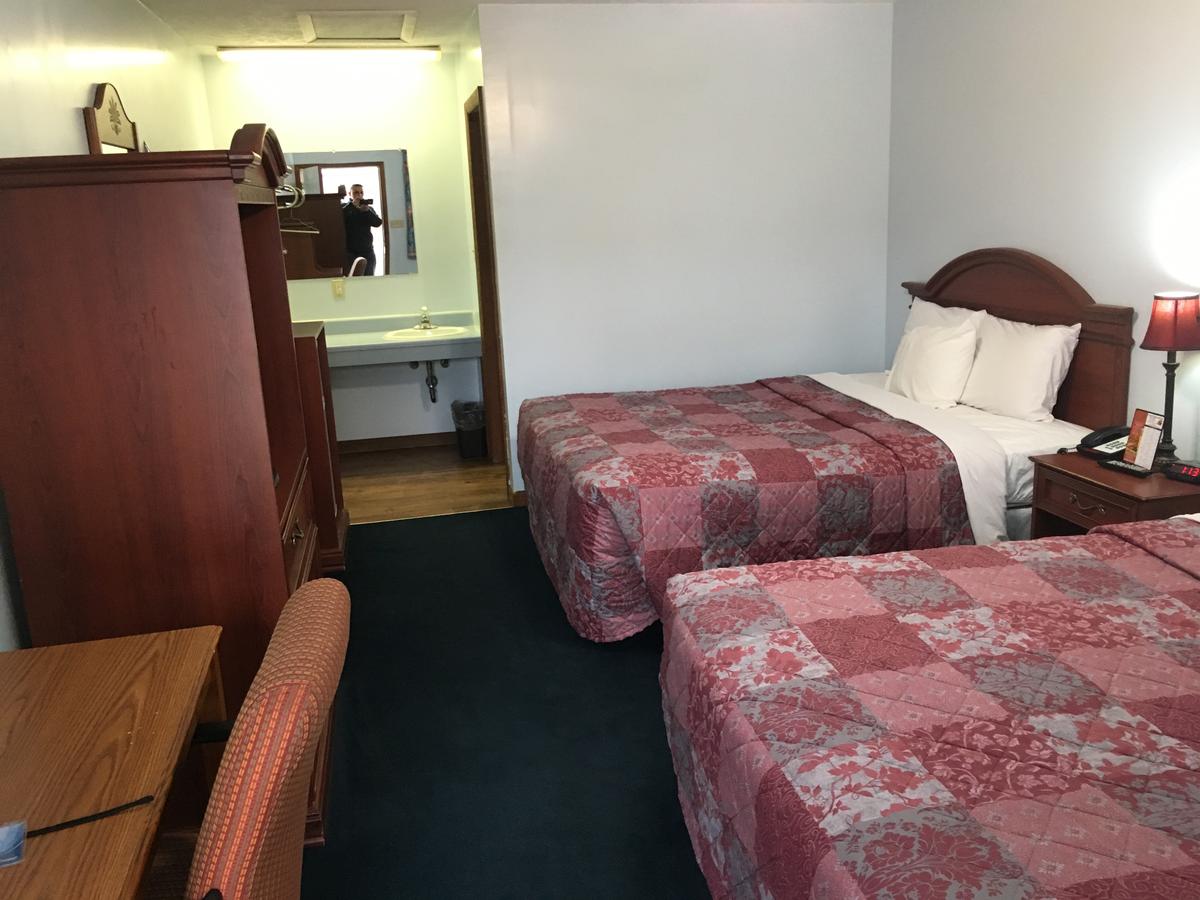 Huggy Bear Motel - Warren - thumb 15