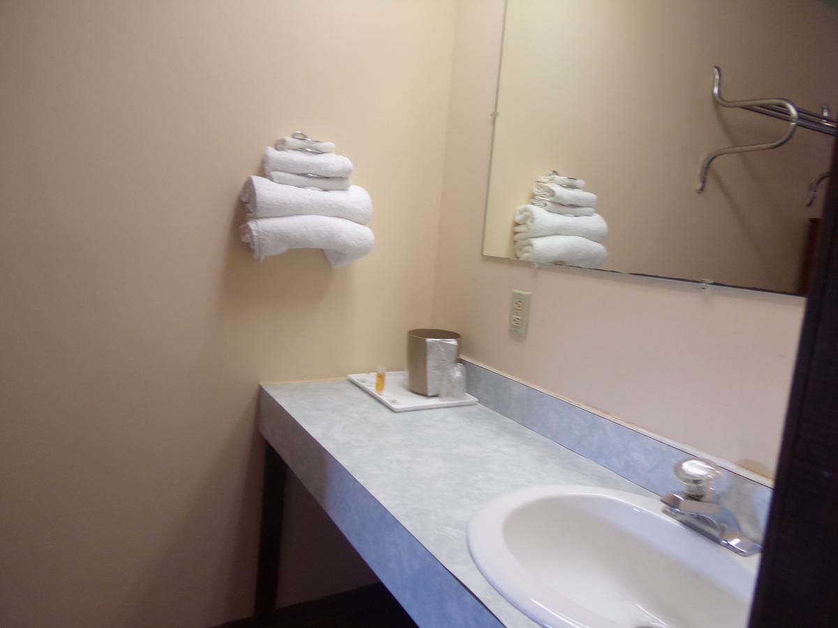 Huggy Bear Motel - Warren - thumb 20
