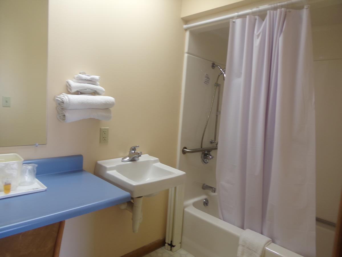 Huggy Bear Motel - Warren - thumb 18