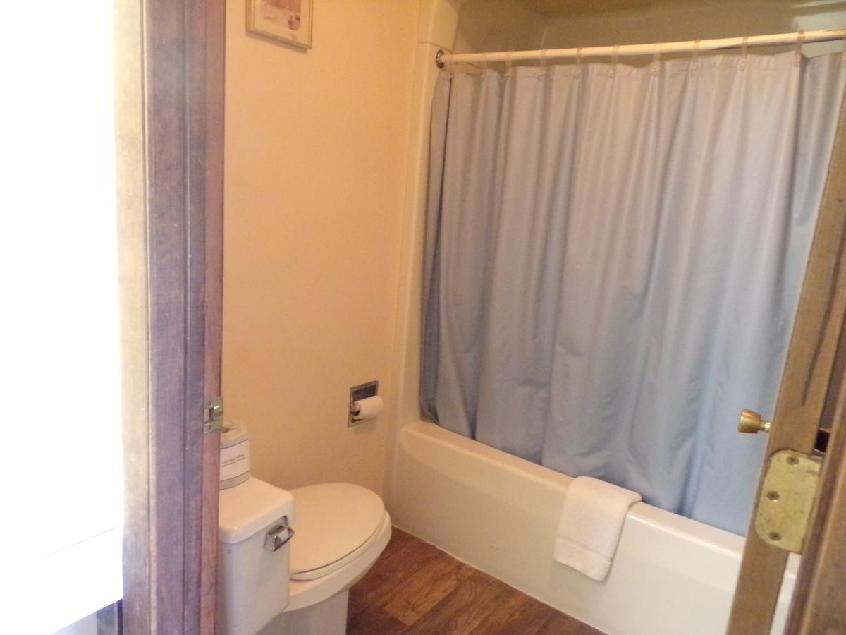 Huggy Bear Motel - Warren - thumb 19
