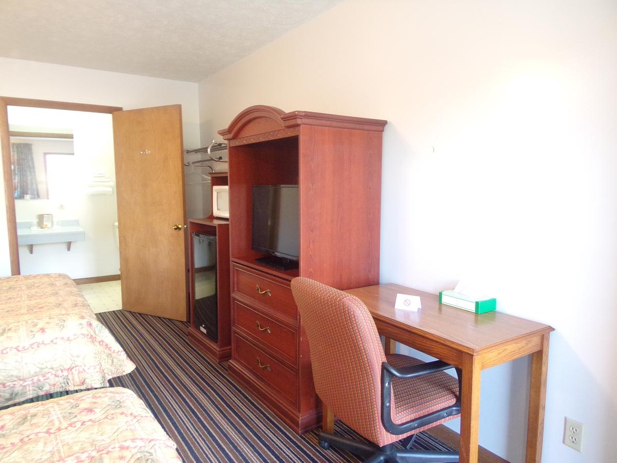 Huggy Bear Motel - Warren - thumb 12