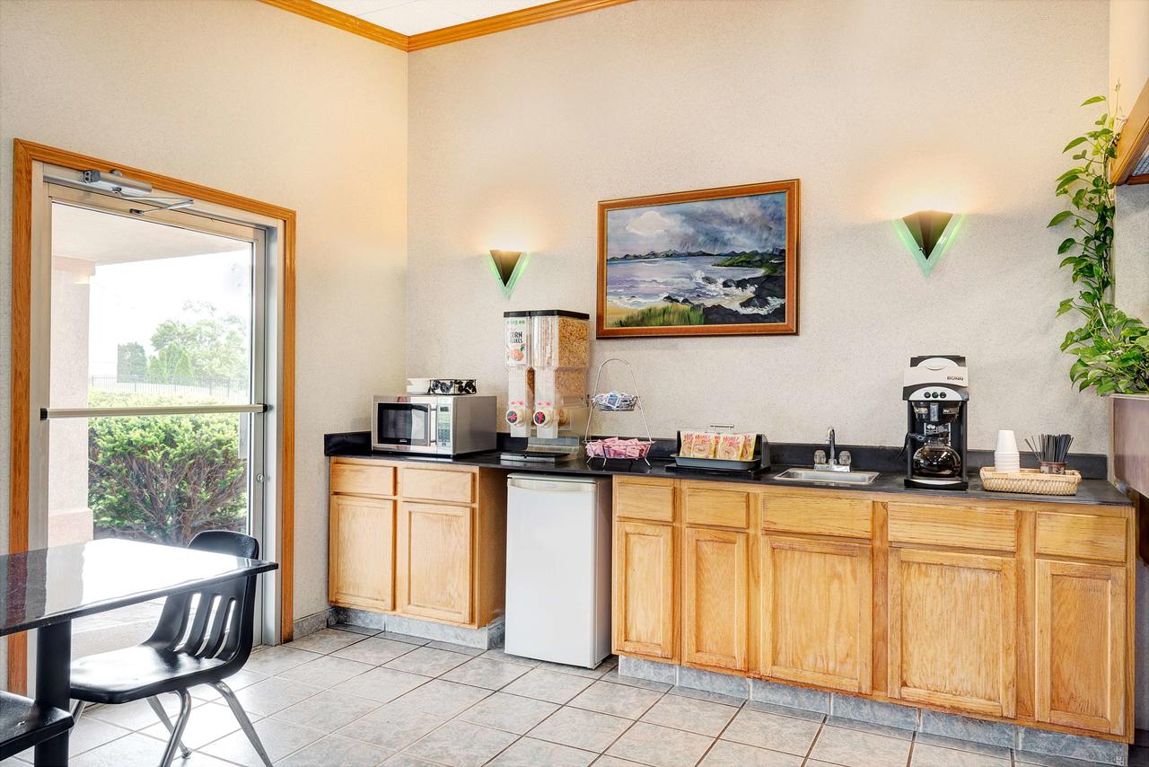 Express Inn Indianapolis - thumb 13