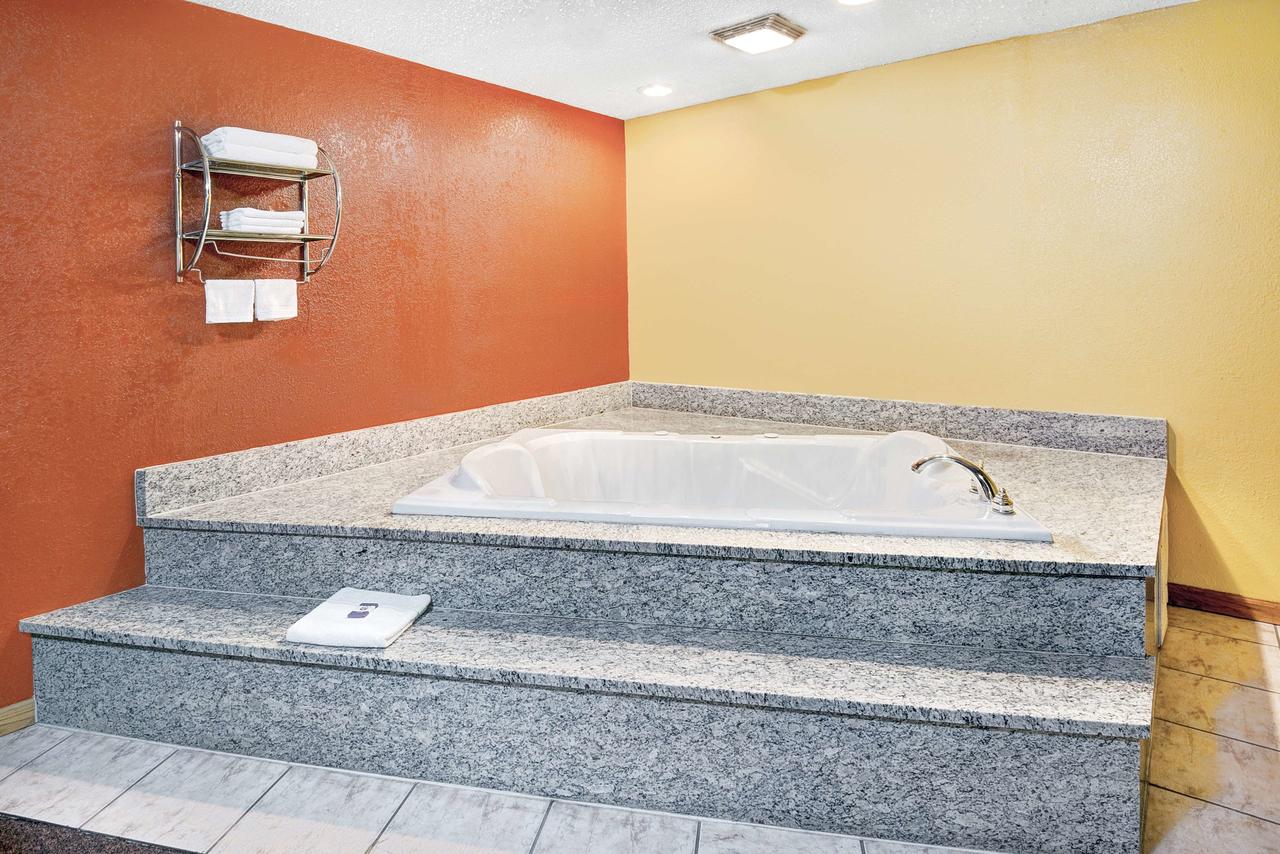 Express Inn Indianapolis - thumb 8