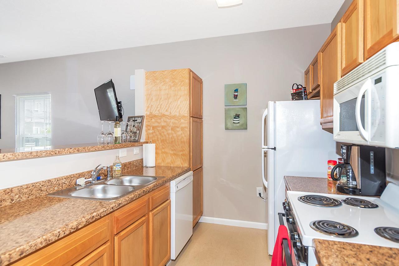 Your Home In Indy + FREE Private Parking, 5min Downtown - thumb 7