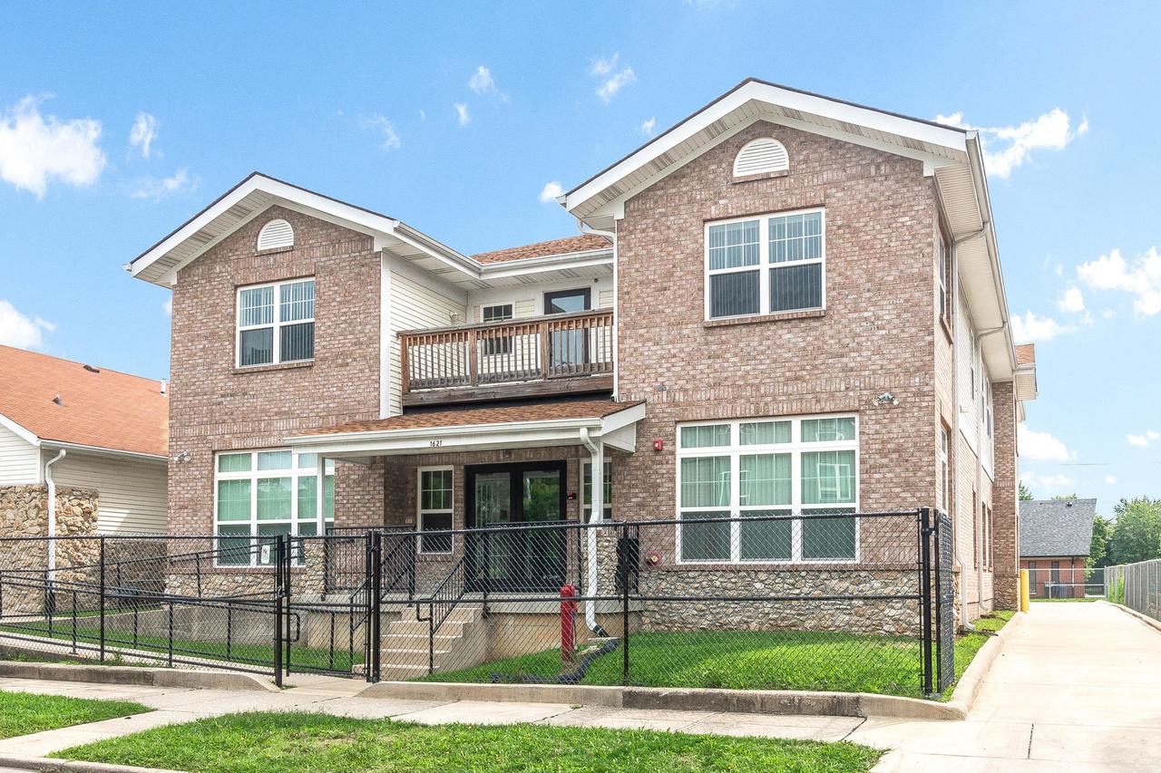Your Home In Indy + FREE Private Parking, 5min Downtown - thumb 18
