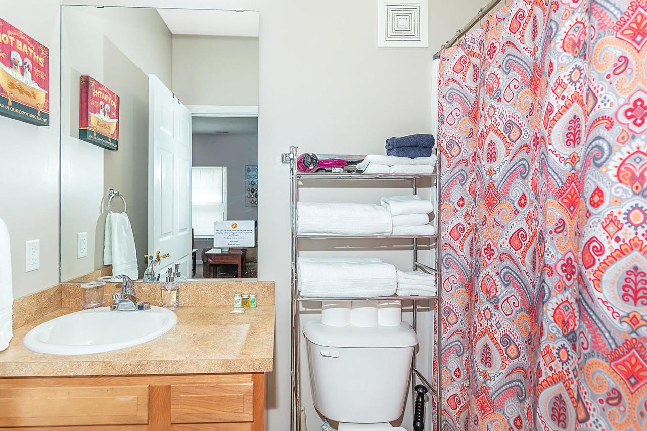 Your Home In Indy + FREE Private Parking, 5min Downtown - thumb 13