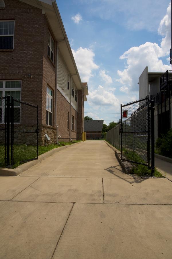 Your Home In Indy + FREE Private Parking, 5min Downtown - thumb 19