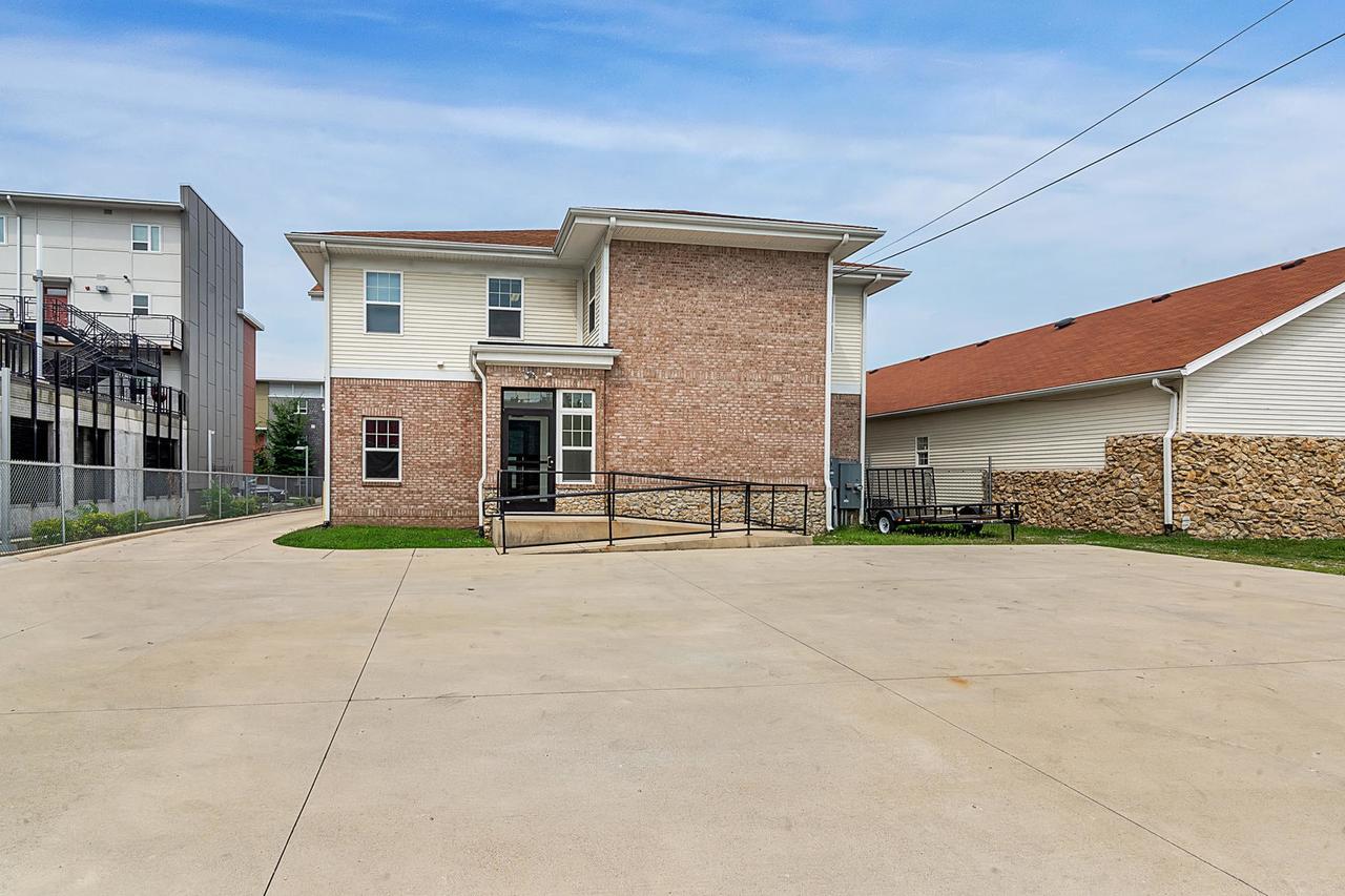 Your Home In Indy + FREE Private Parking, 5min Downtown - thumb 20