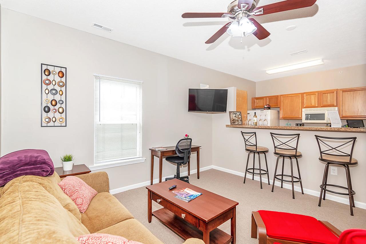 Your Home In Indy + FREE Private Parking, 5min Downtown - thumb 3