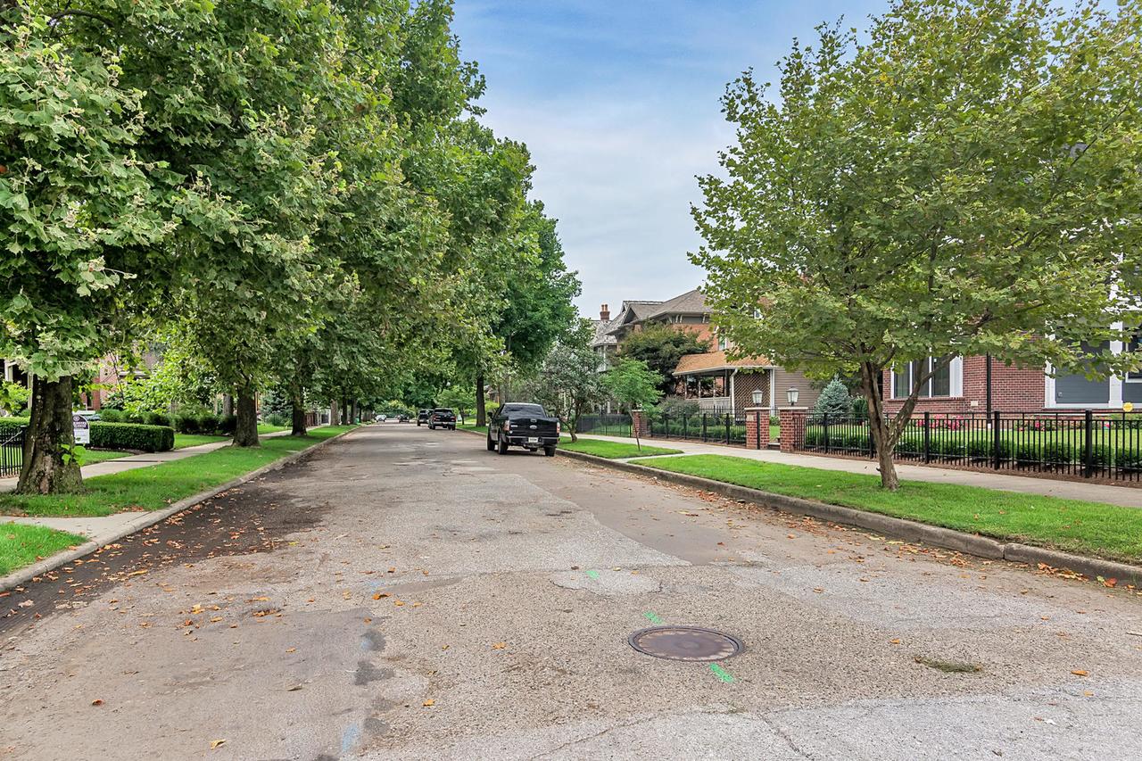 Your Home In Indy + FREE Private Parking, 5min Downtown - thumb 21