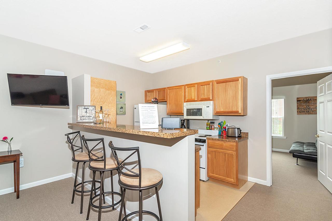 Your Home In Indy + FREE Private Parking, 5min Downtown - thumb 5