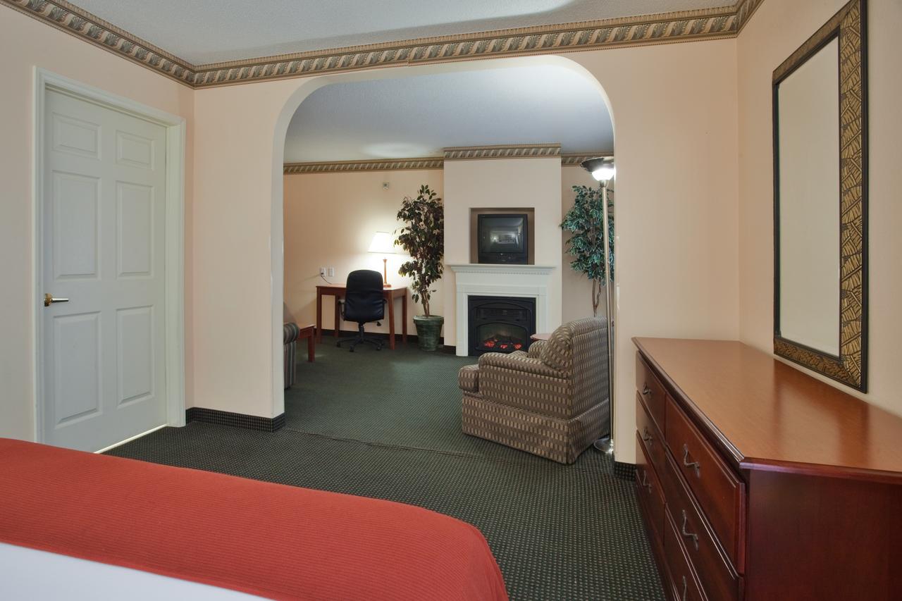 Holiday Inn Express Plymouth - thumb 8