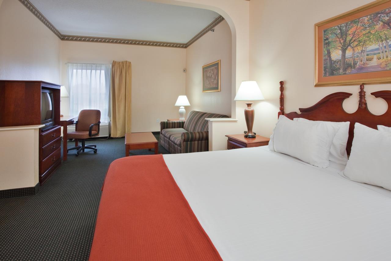 Holiday Inn Express Plymouth - thumb 18