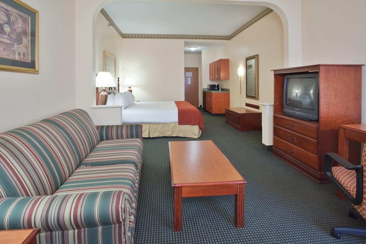 Holiday Inn Express Plymouth - thumb 12