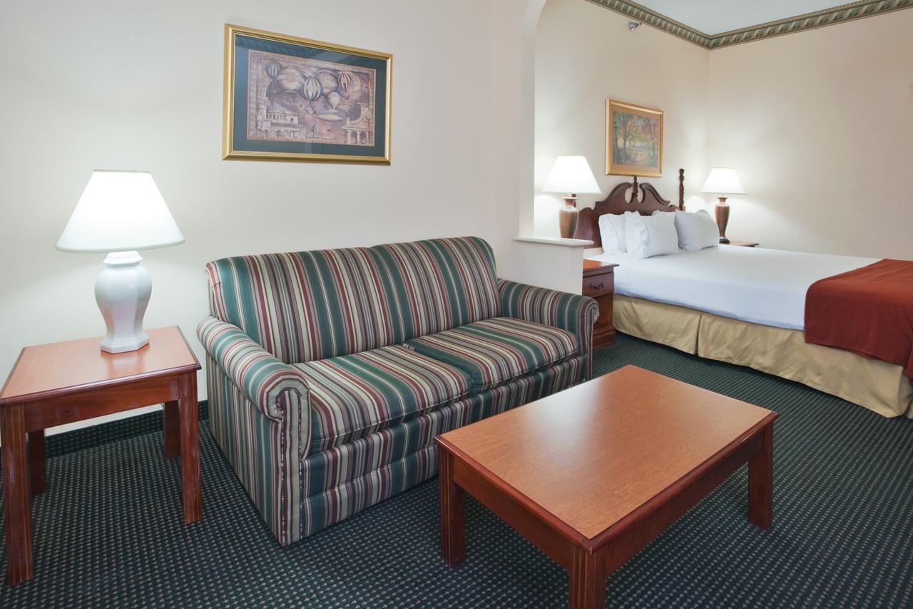 Holiday Inn Express Plymouth - thumb 14