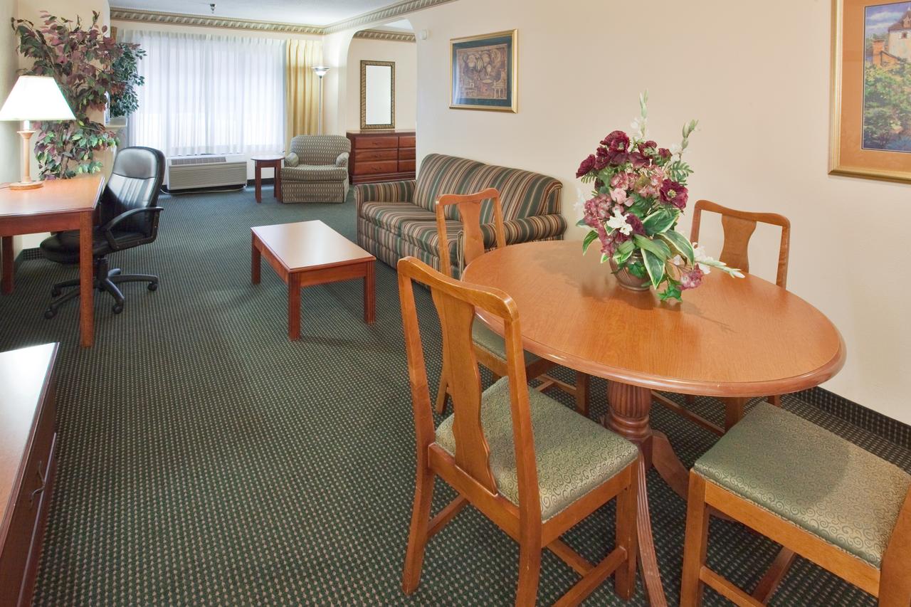 Holiday Inn Express Plymouth - thumb 15