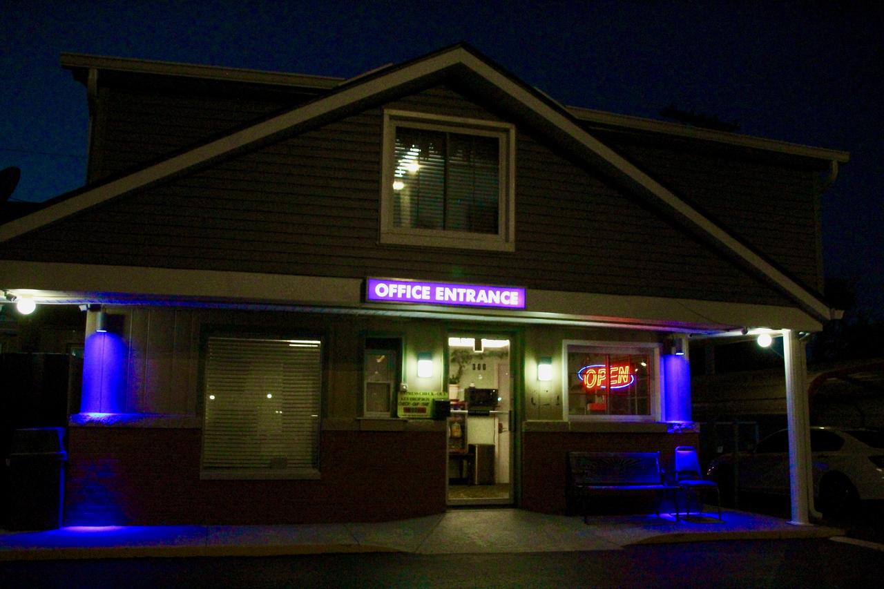 Campbell's Motel Scottsburg - thumb 35