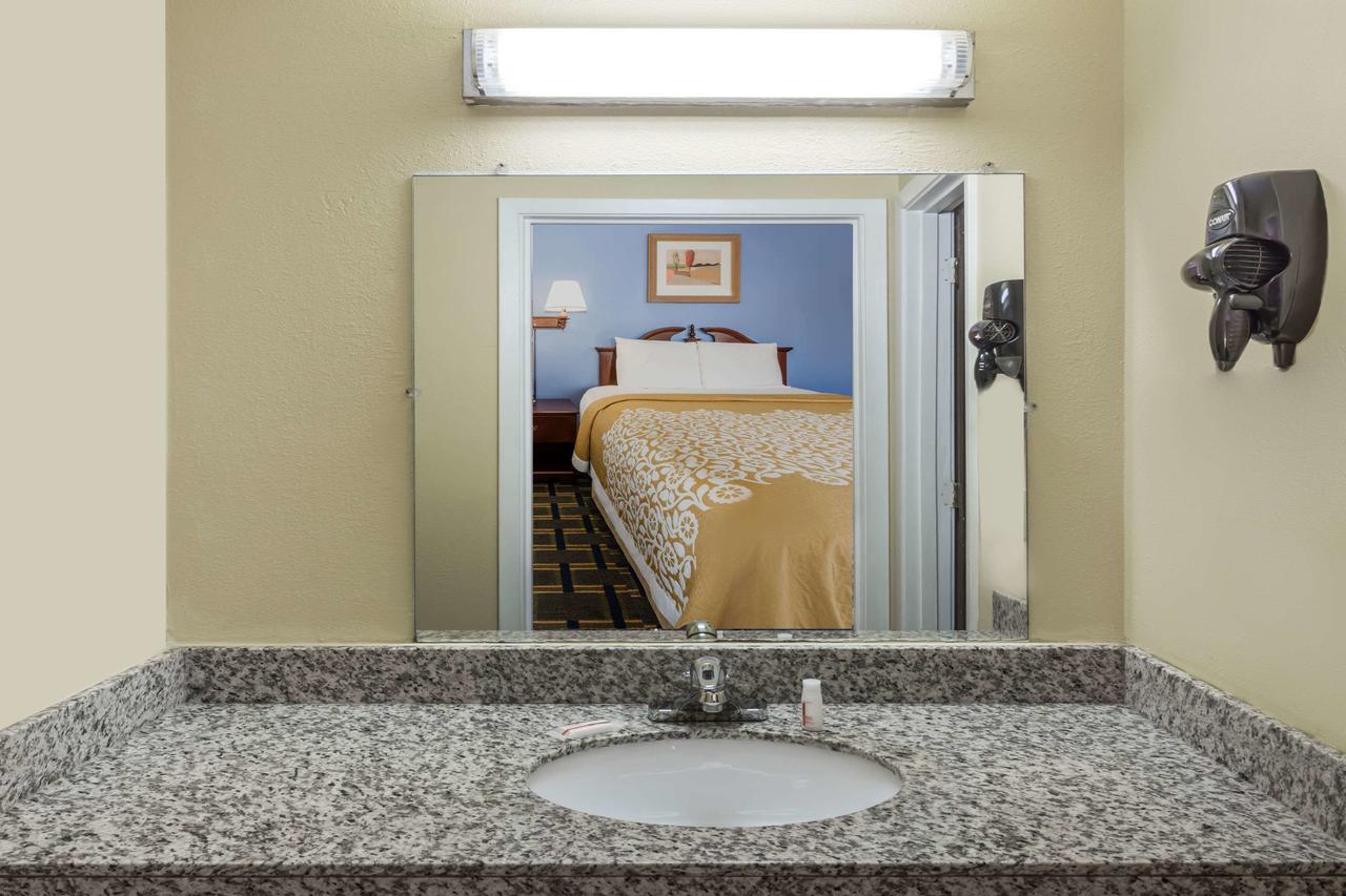 Days Inn By Wyndham Plymouth - thumb 23