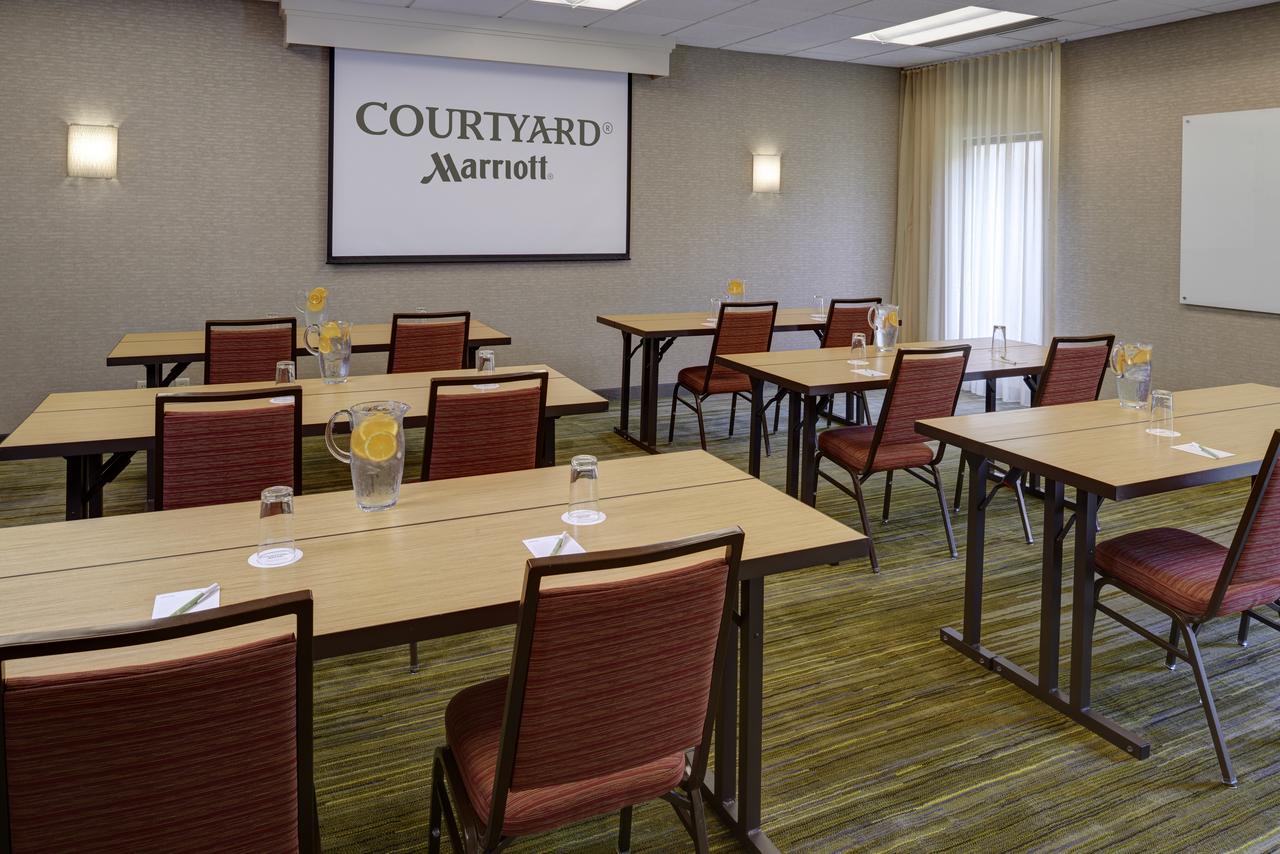 Courtyard Indianapolis Airport - thumb 22