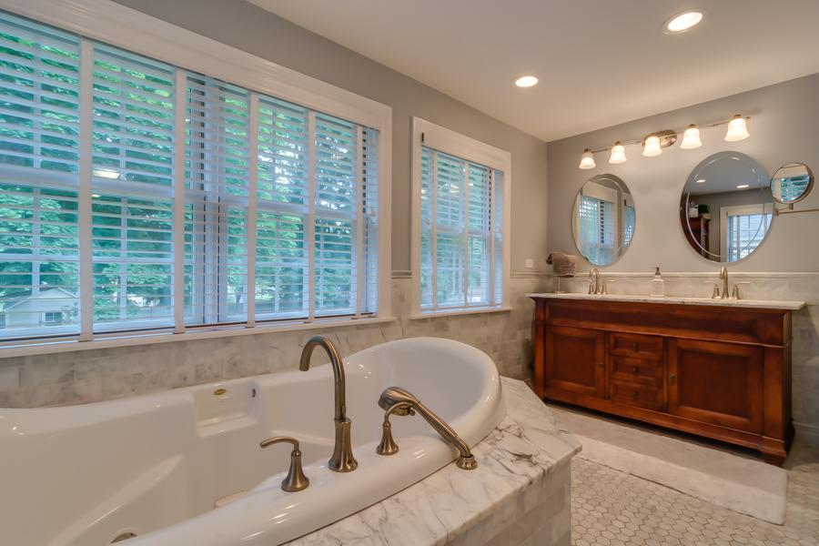 Beautiful Home Near Notre Dame - thumb 23