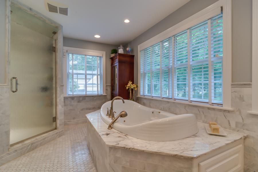 Beautiful Home Near Notre Dame - thumb 22