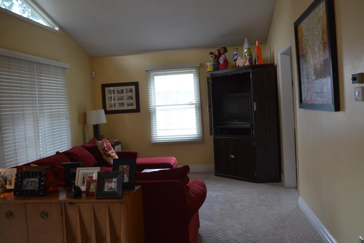 Relaxing Home On Quiet Street, Close To Campus/Downtown - thumb 1