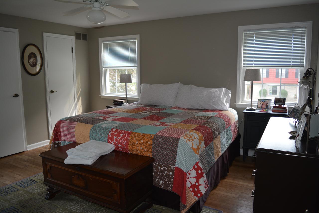 Relaxing Home On Quiet Street, Close To Campus/Downtown - thumb 6