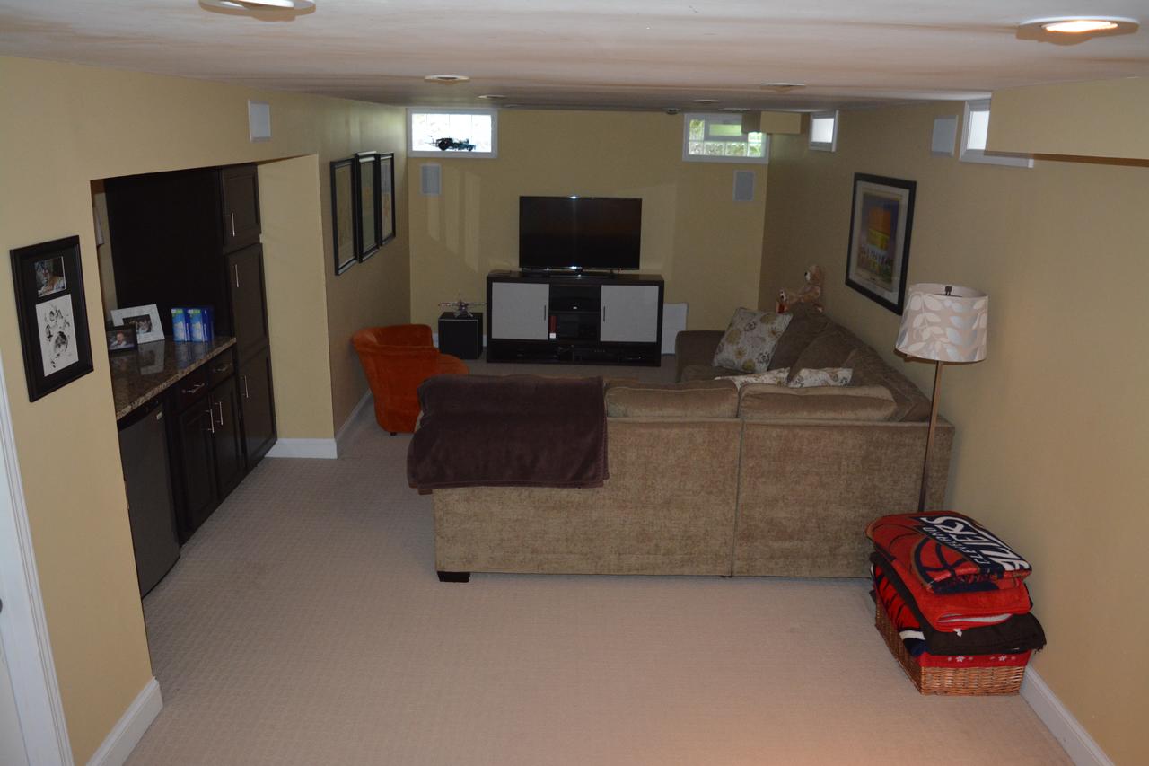 Relaxing Home On Quiet Street, Close To Campus/Downtown - thumb 9