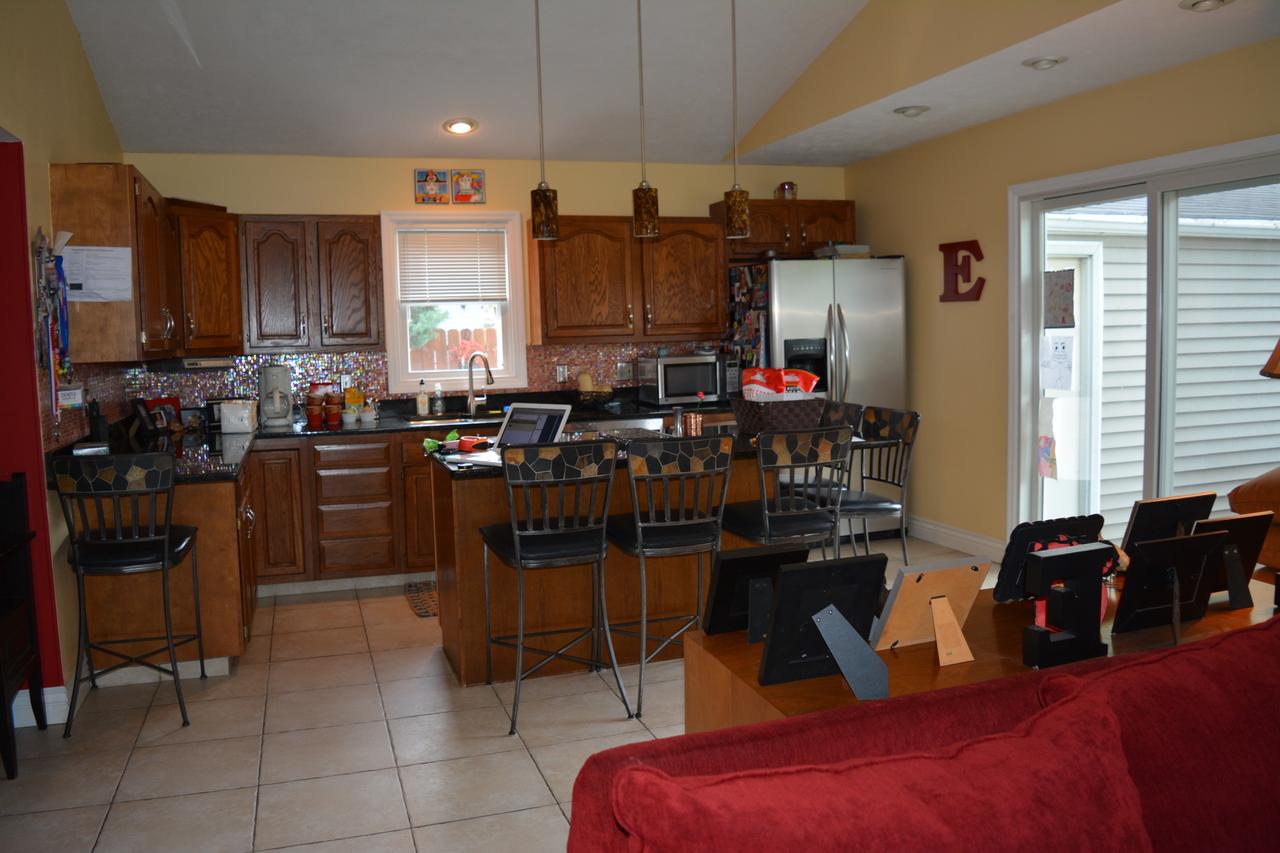 Relaxing Home On Quiet Street, Close To Campus/Downtown - thumb 4