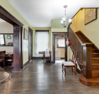 Rich Old Charm With Modern Updates - Accommodation Indiana