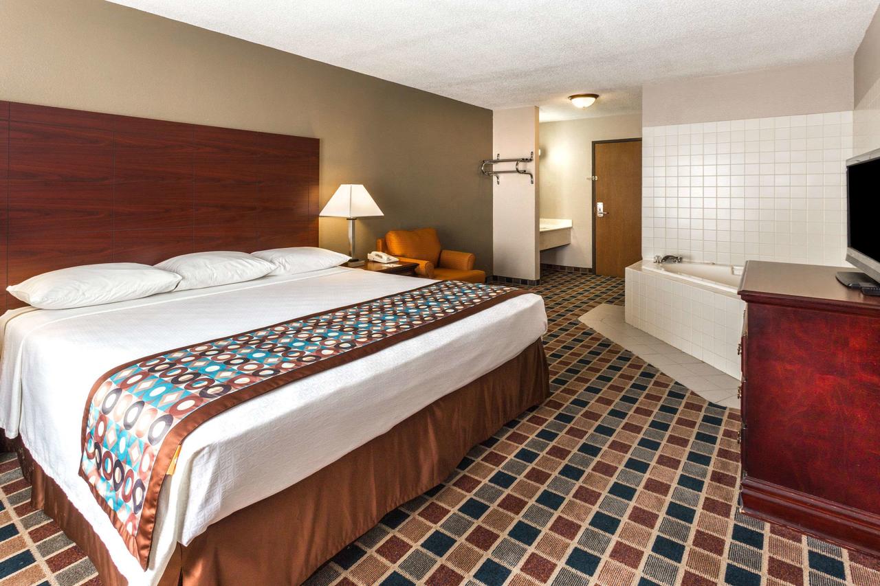 Super 8 By Wyndham Frankfort IN - thumb 11