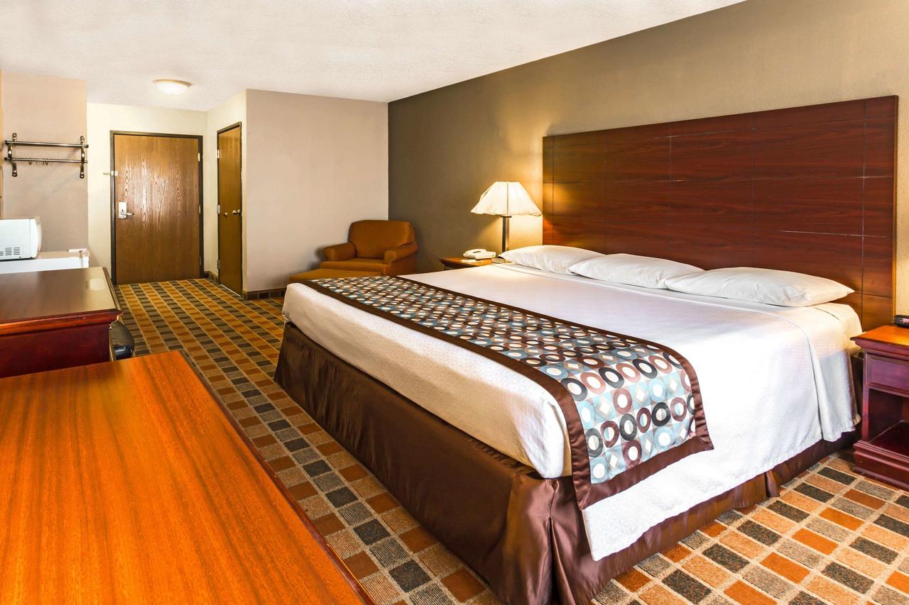 Super 8 By Wyndham Frankfort IN - thumb 16