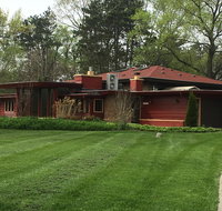 Avant Garde 4-bed/3-bath Home - Accommodation Indiana